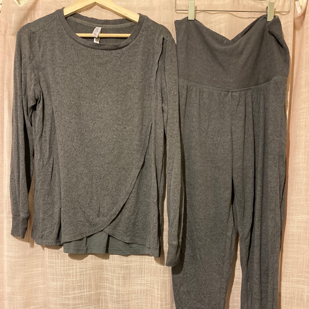 Gilligan & O’Malley maternity/nursing set